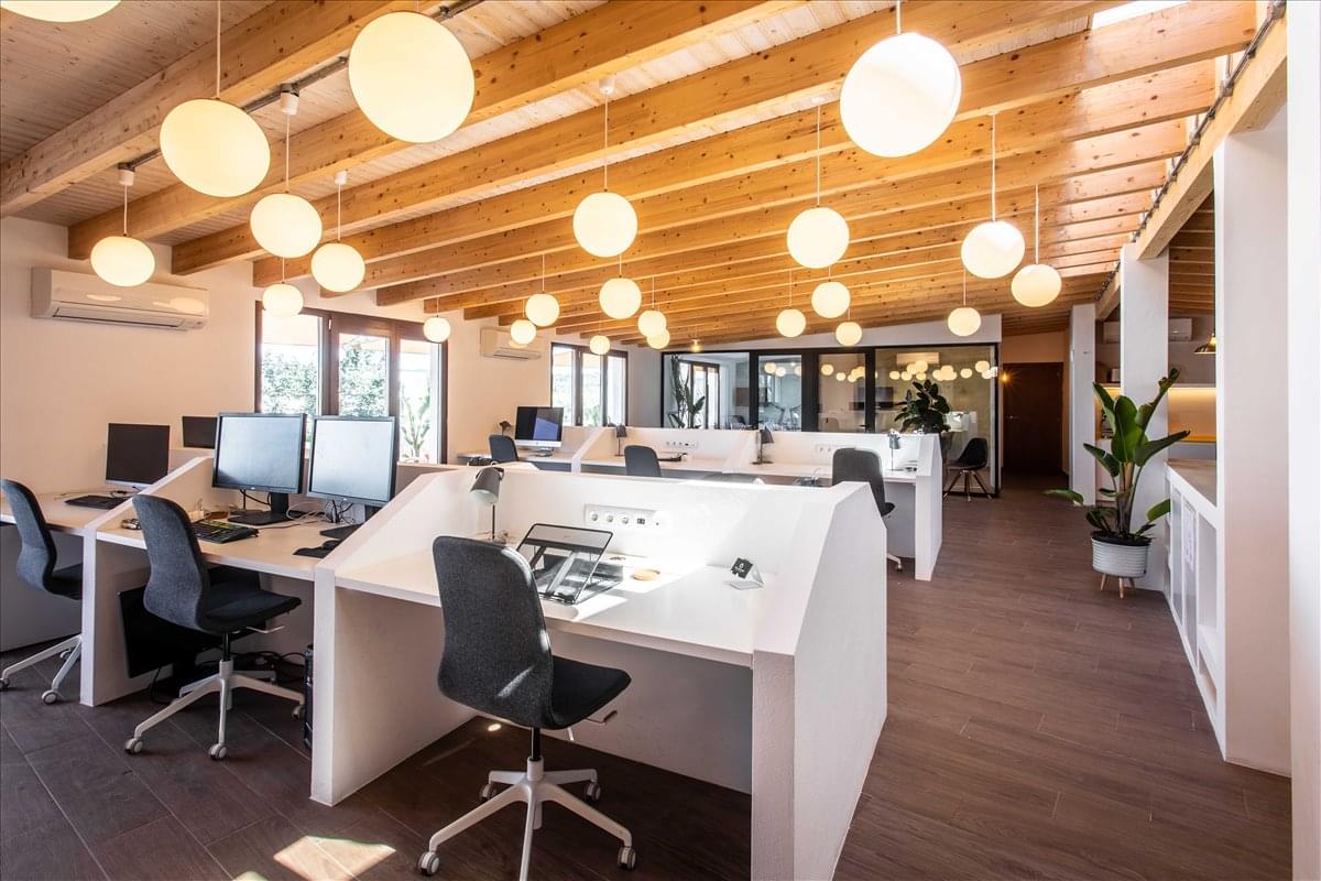 Rent Office Space in Palma De Mallorca ES on Carre Pedrer, Del