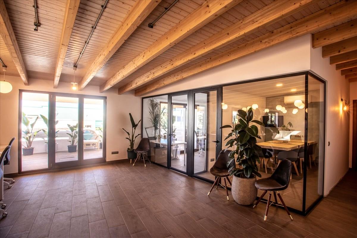 Rent Office Space in Palma De Mallorca ES on Carre Pedrer, Del