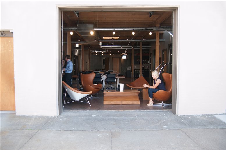 Downtown Dallas Coworking Office Space on Commerce Street