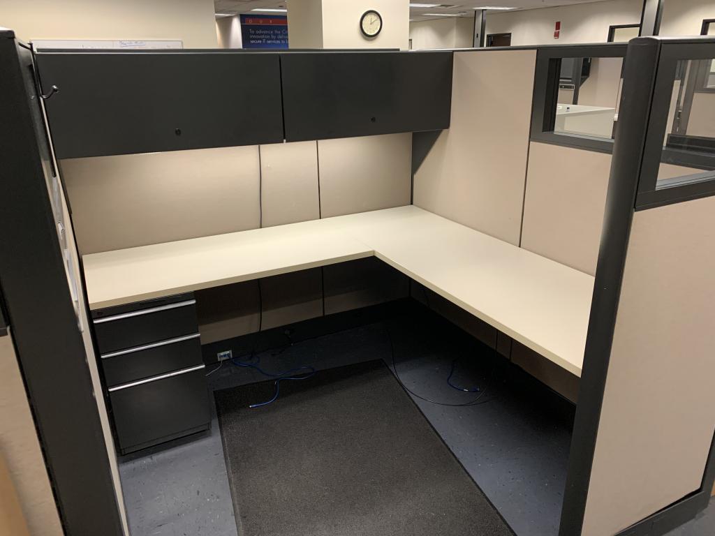 256 Knoll Dividend Workstations with Glass Office Solutions Inc