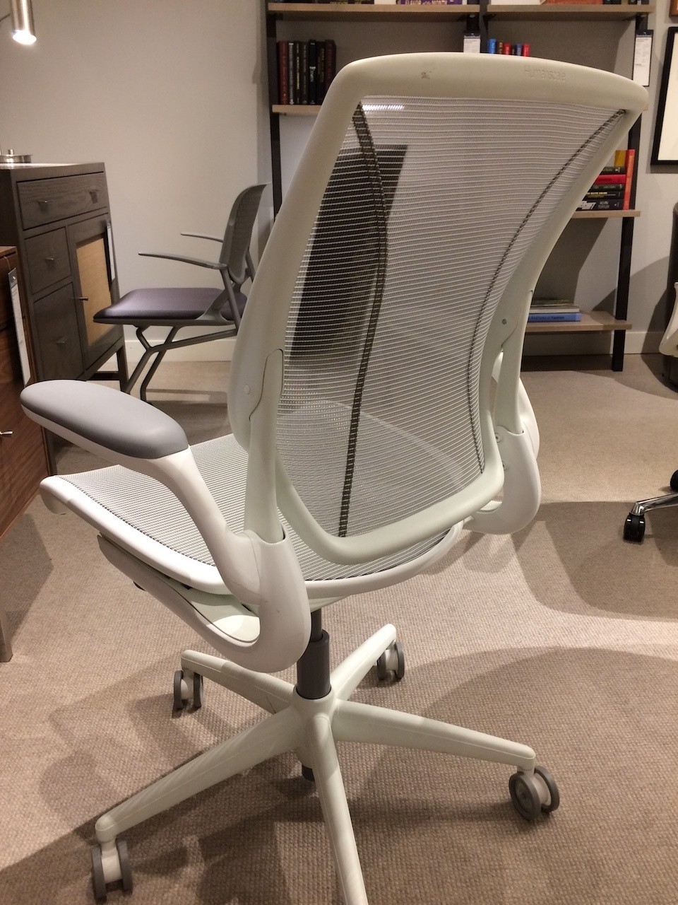 The Humanscale Diffrient World Chair, reviewed Office Thrones