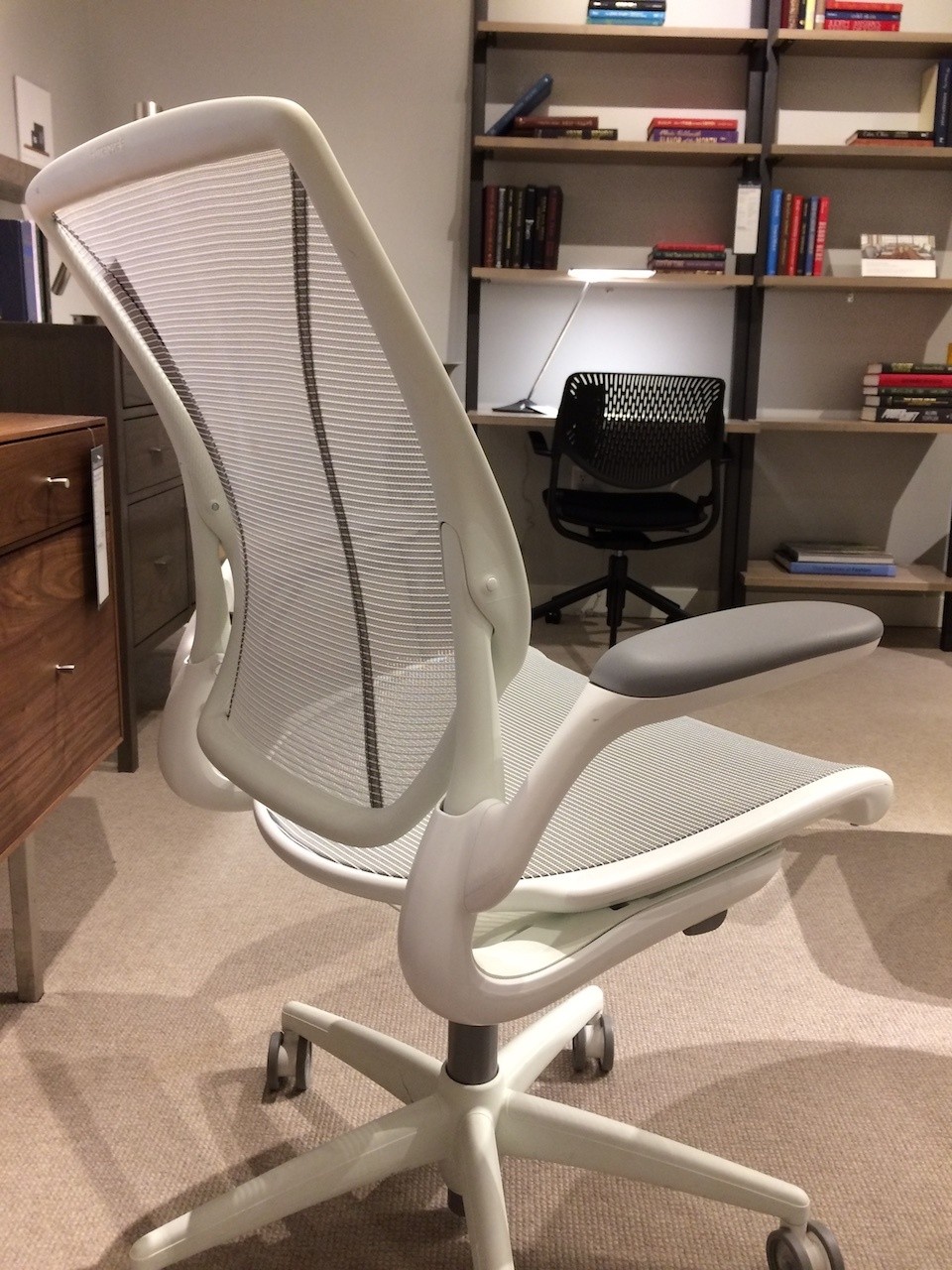 The Humanscale Diffrient World Chair, reviewed Office Thrones