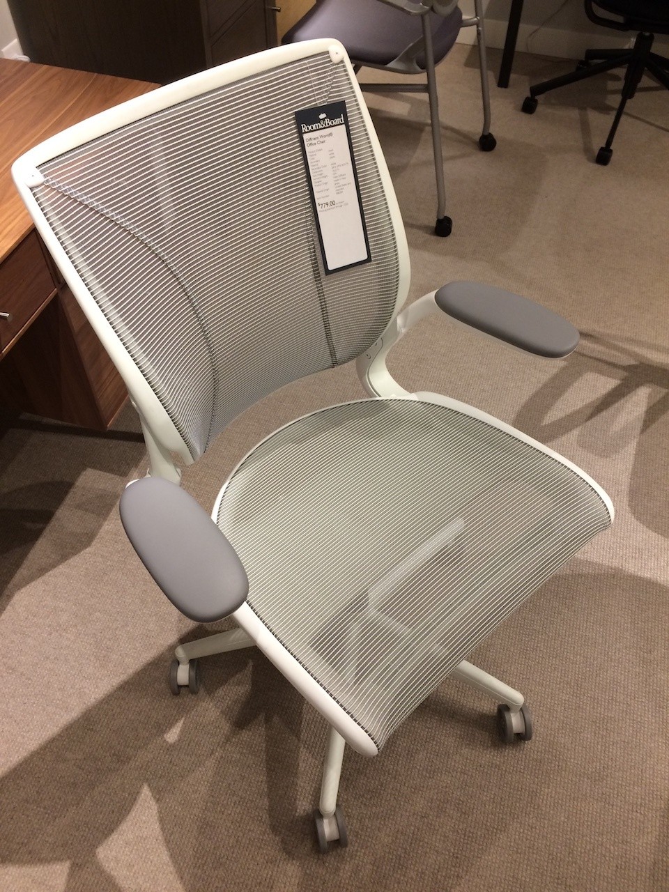 The Humanscale Diffrient World Chair, reviewed Office Thrones