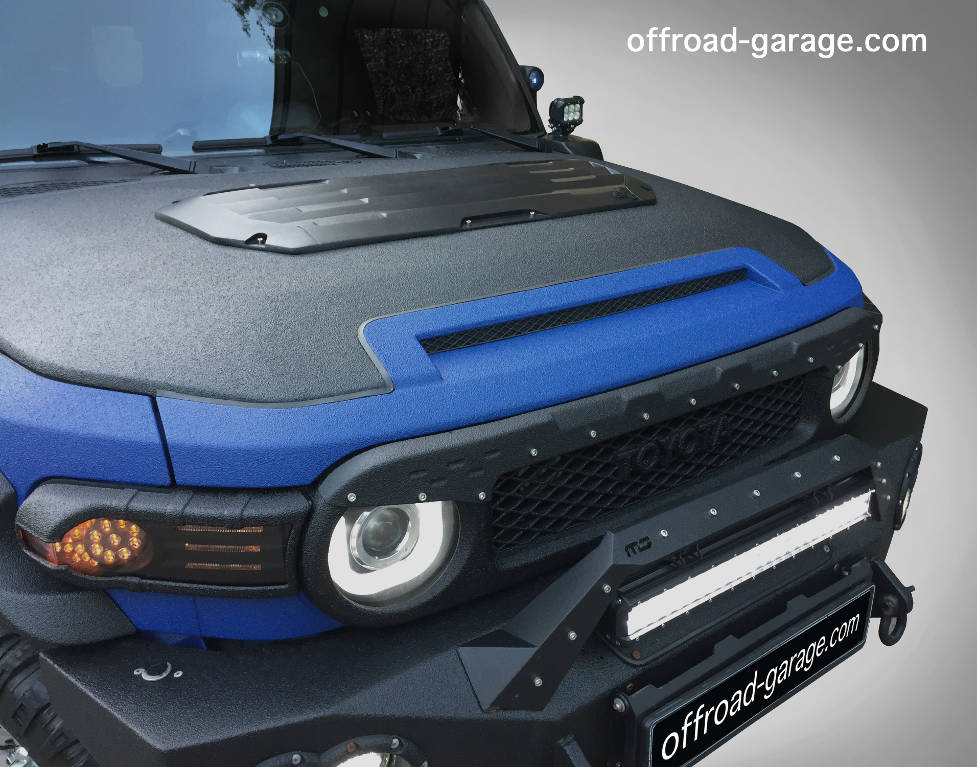 Hood cover for FJ Cruiser offroad garage