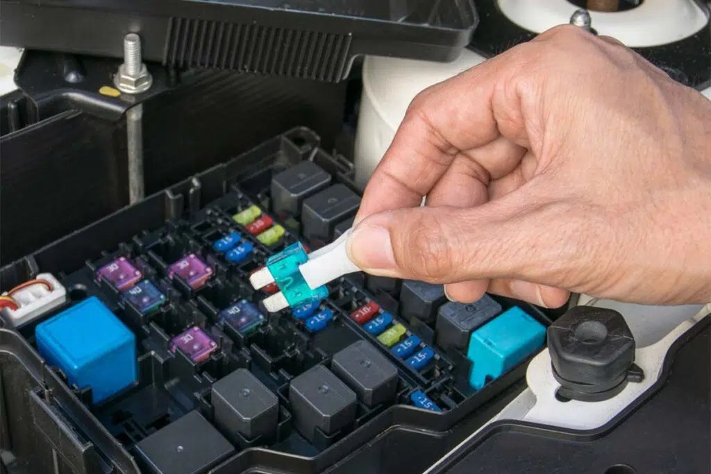 How to Remove a Car Fuse and Replace It (12 Steps) - Off-Roading Pro