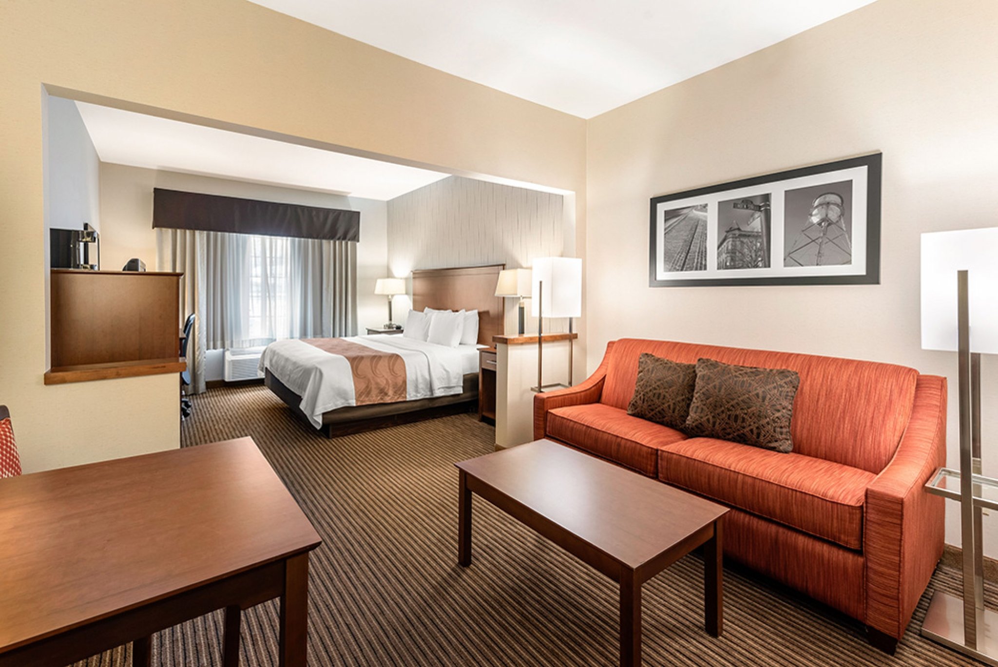 QualityInnRoom Off the Hook Arts