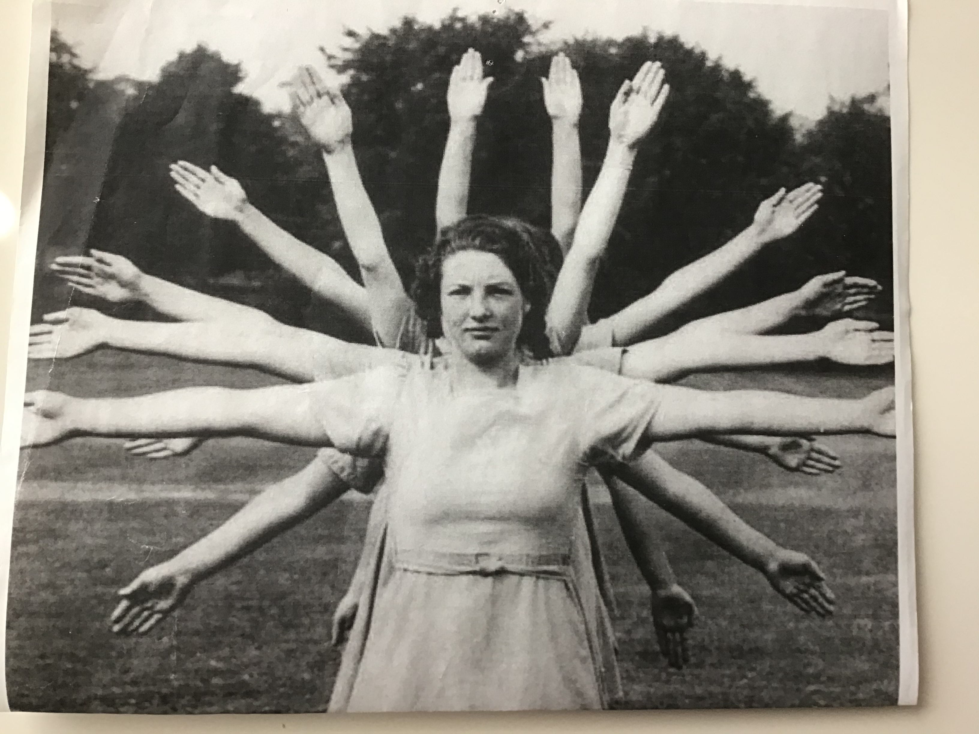 Onenamed Irish singer, 4 letters off the hook