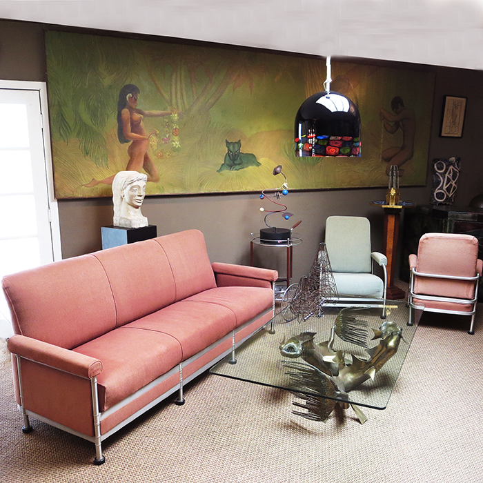 About Off The Wall Antiques