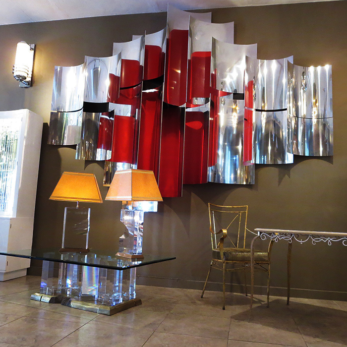 About Off The Wall Antiques