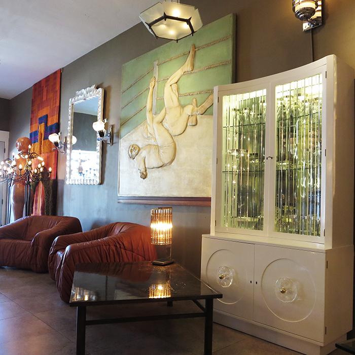 About Off The Wall Antiques