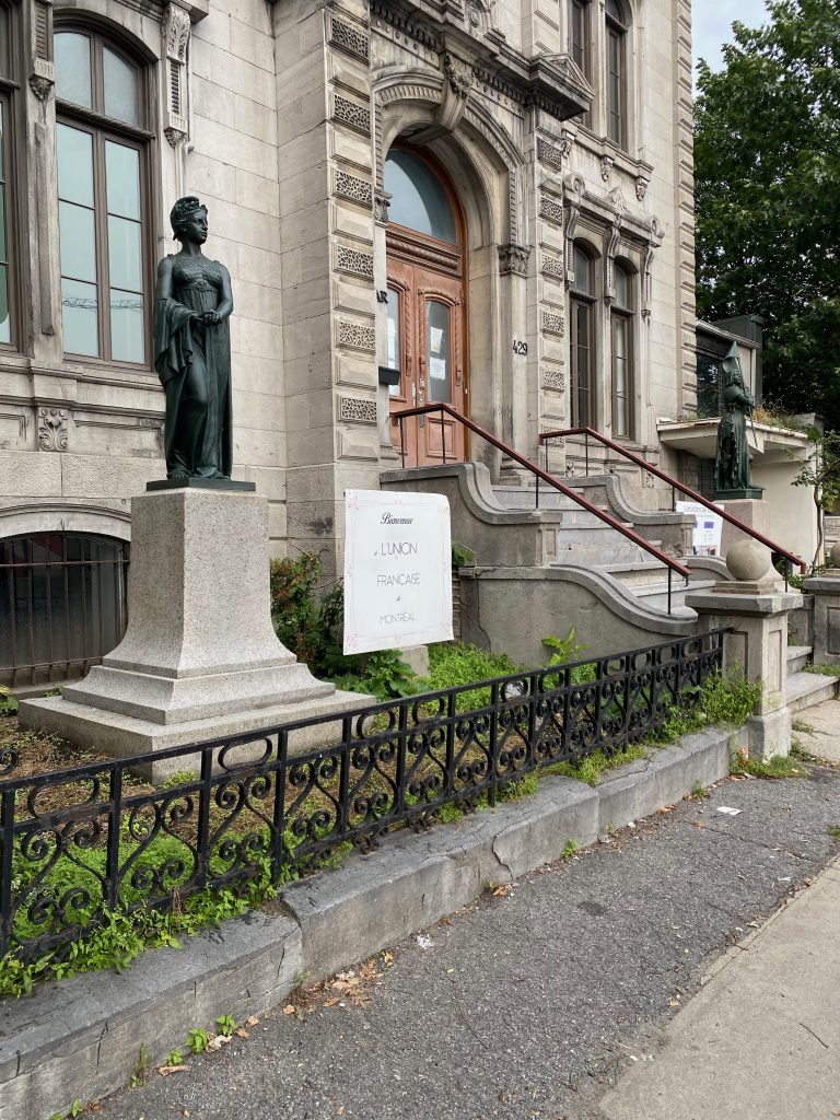 Entrée bâtiment Union Française de Montreal