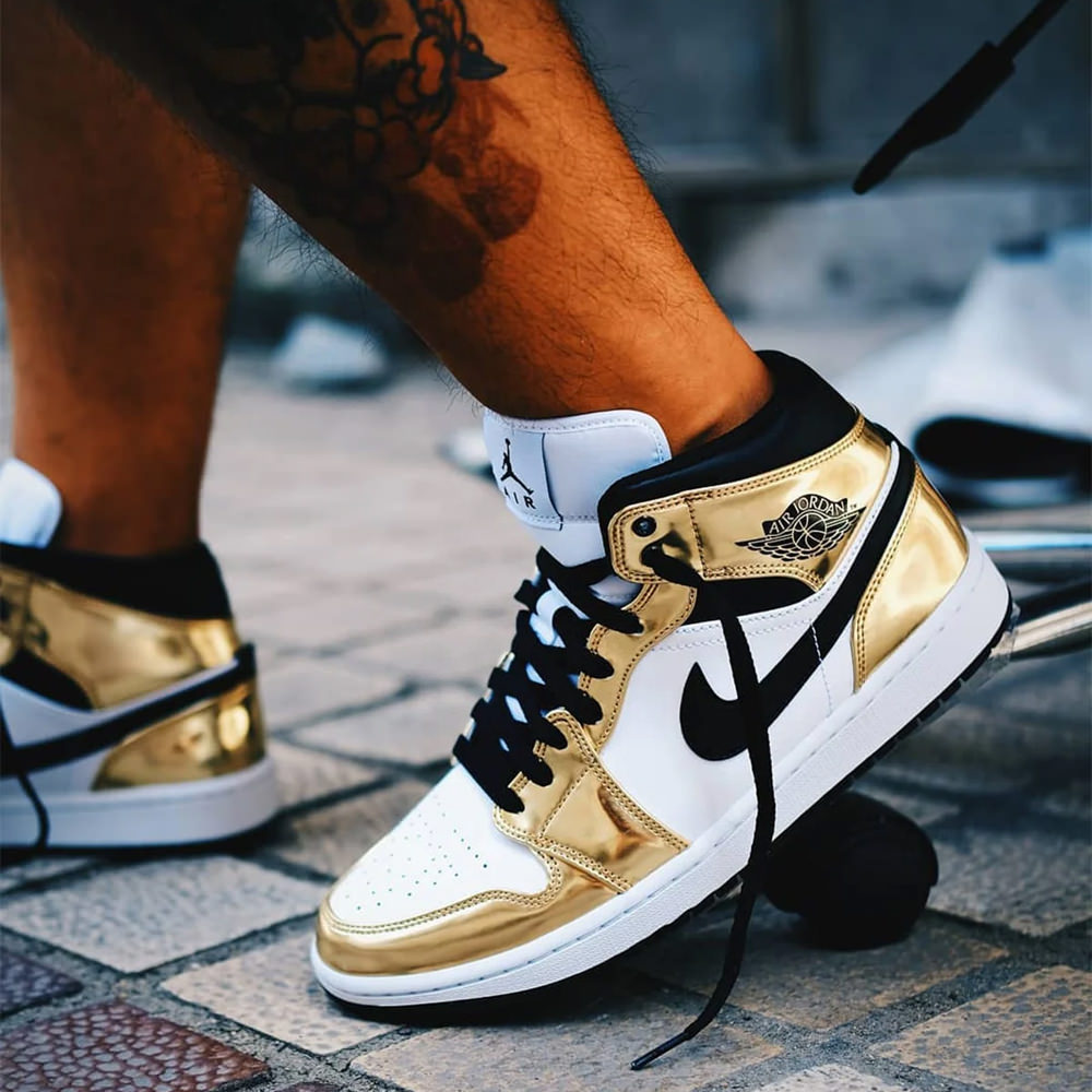 Jordan 1 Mid Metallic Gold Black White (GS)Jordan 1 Mid Metallic Gold