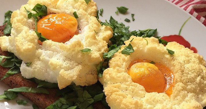 世界でブームの“クラウド・エッグ”。誰でも簡単に作れるインスタジェニックな卵料理！ Oggi.jp