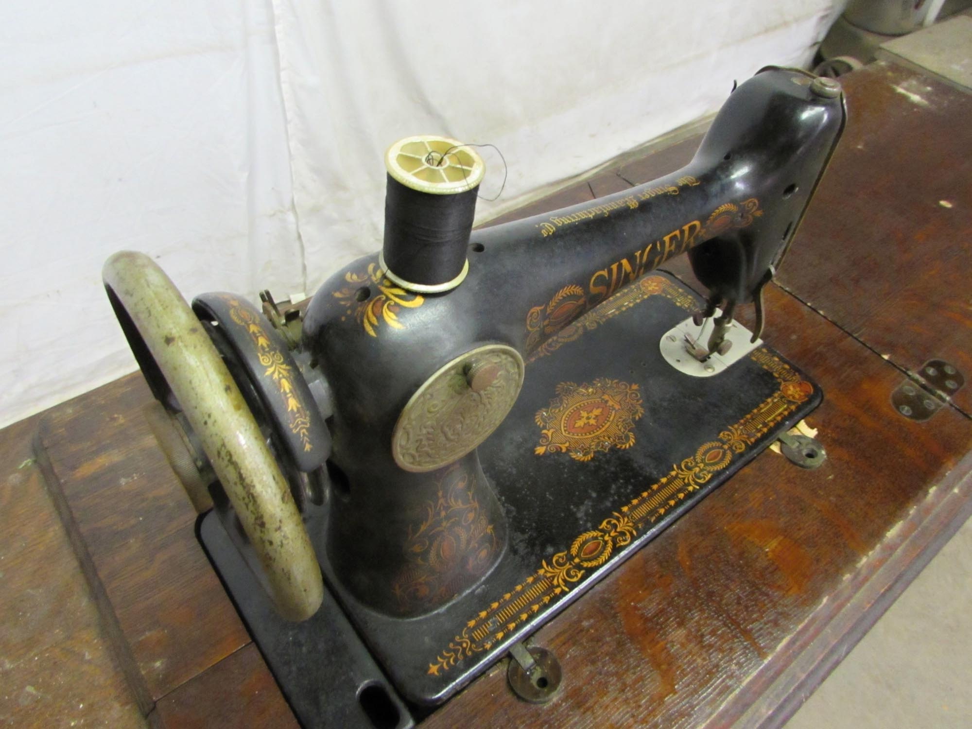 Antique Singer Sewing Machine with Wood Top & Cast Iron Base Olde