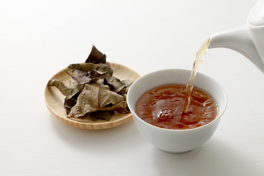 【どくだみ茶が優秀すぎる】5つの効能と飲み方、作り方 おはなノート