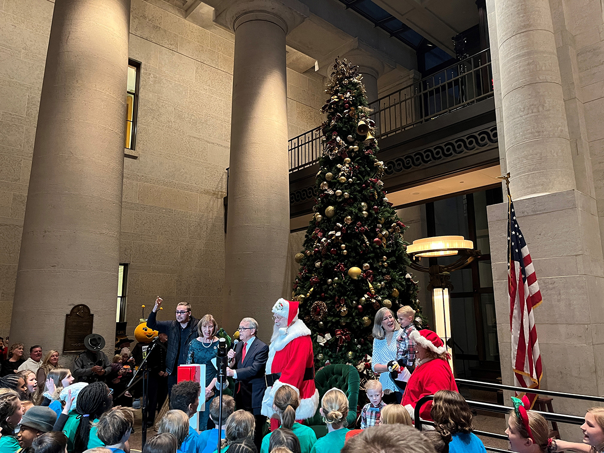 Tree Lighting Ohio Statehouse