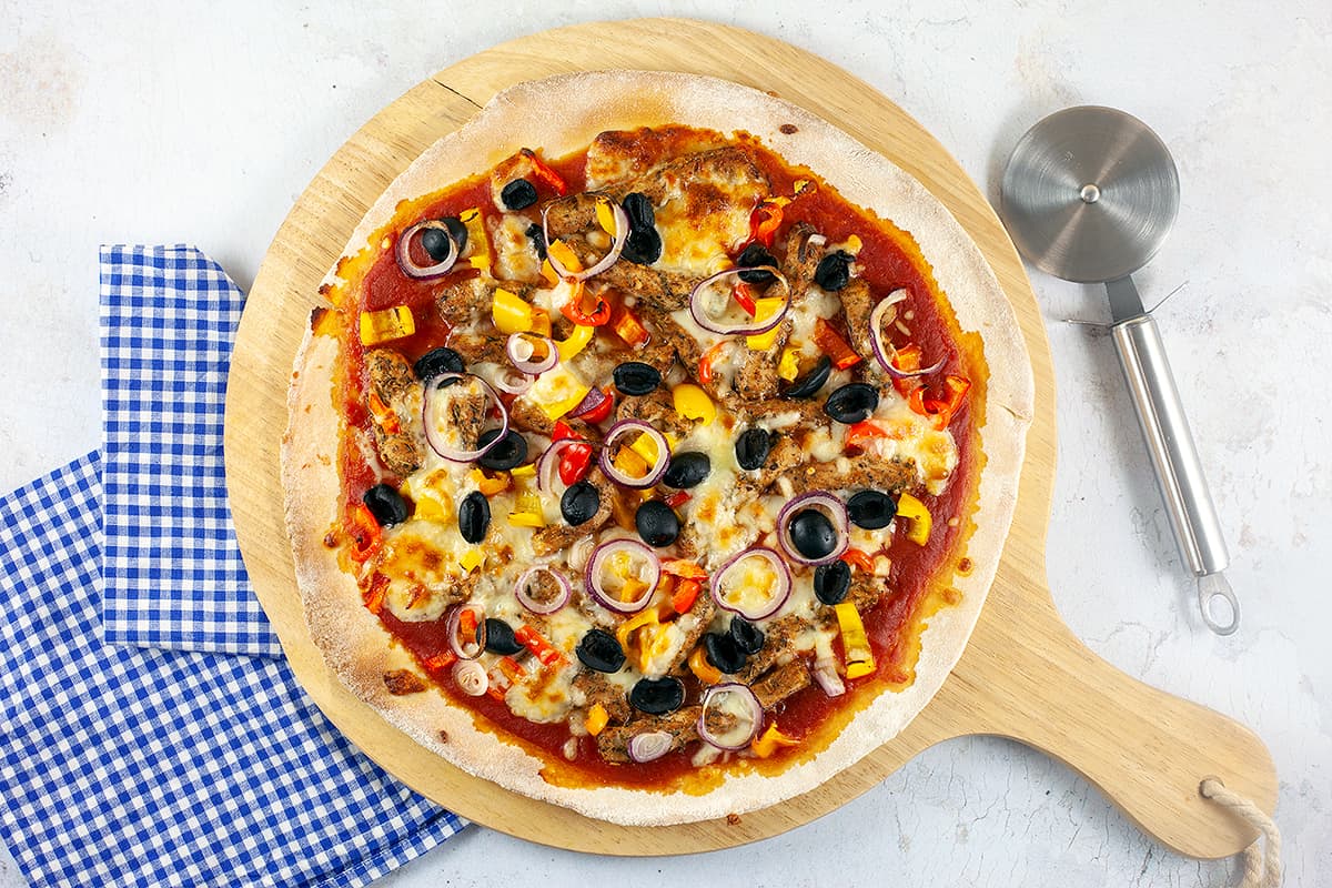 Gyros pizza makkelijk recept met zelfgemaakt pizzadeeg