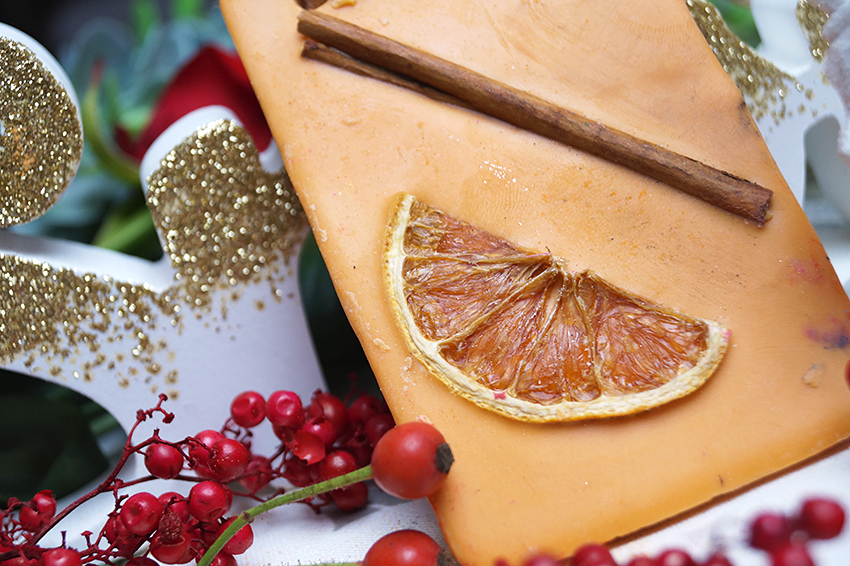 Review Lush Cinnamon Orange Bath Oil Tablet Oh My