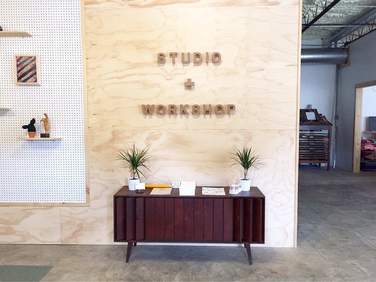 Behind the Stationery INK MEETS PAPER