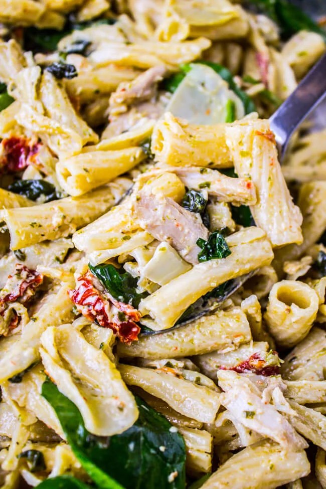 pesto chicken pasta with sun dried tomatoes