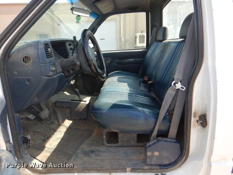 1995 Chevrolet Silverado K1500 pickup truck cab and chassis - OILTIZER