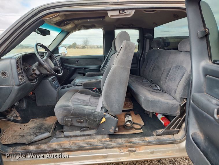 2002 Chevrolet Silverado 2500HD Ext. Cab utility bed pickup truck