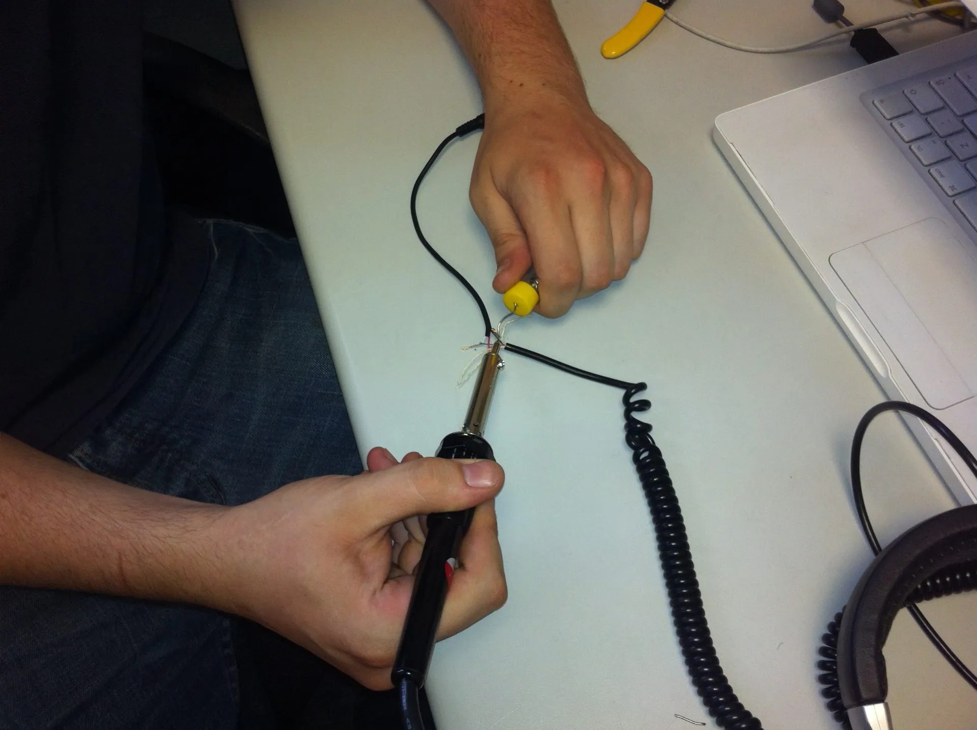 How to repair Sony MDR v700 headphones