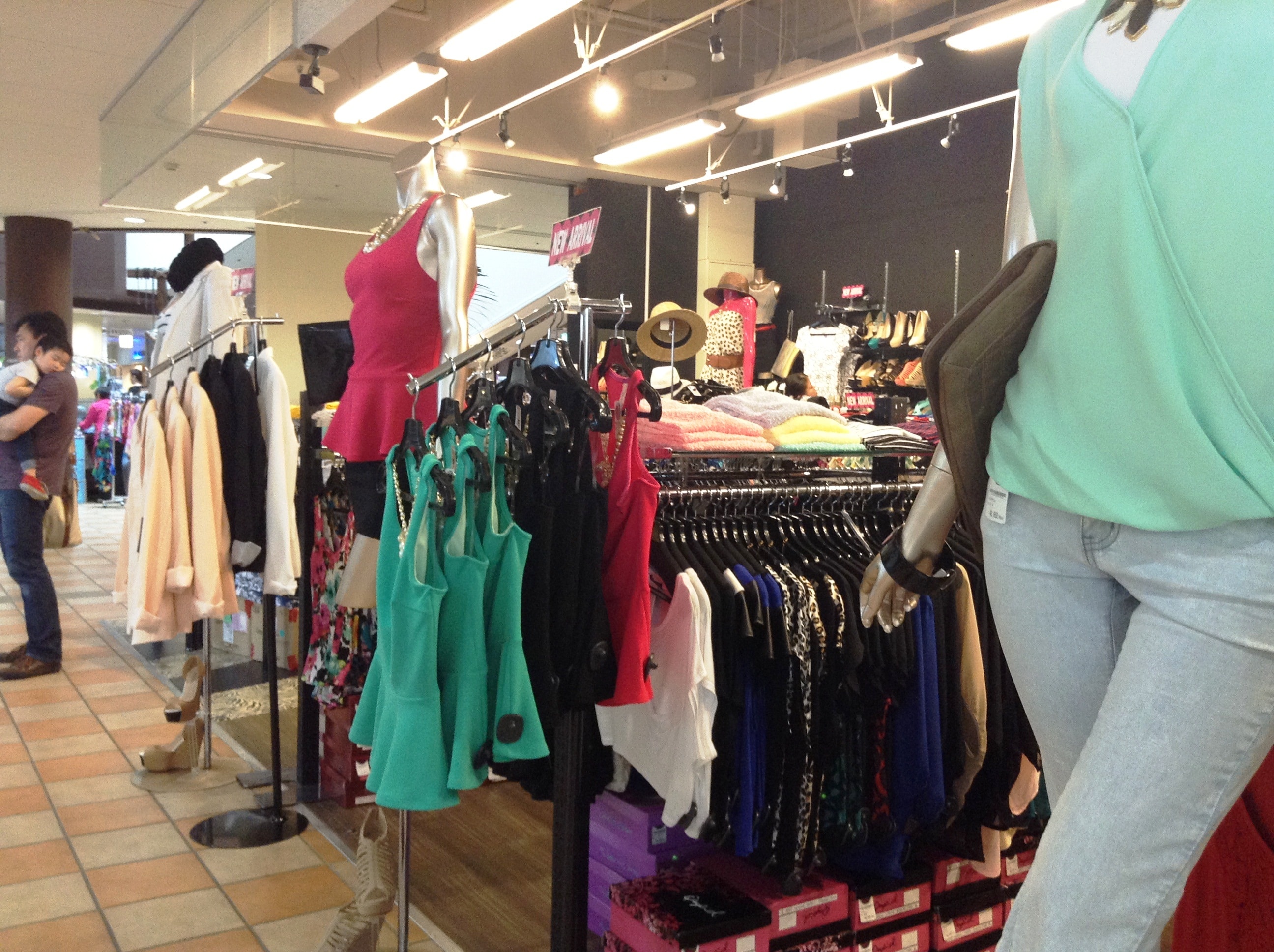 Gloss Clothing Store Okinawa Hai