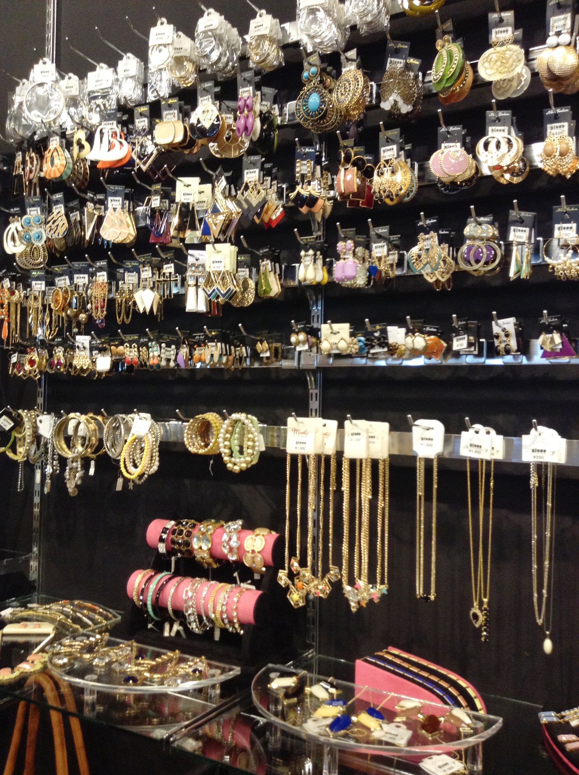 Gloss Clothing Store Okinawa Hai