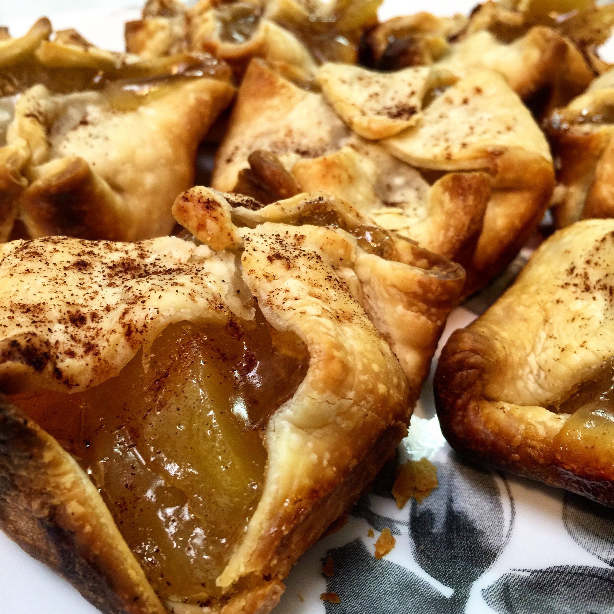 Easy Apple Tartlets Bites with Burger