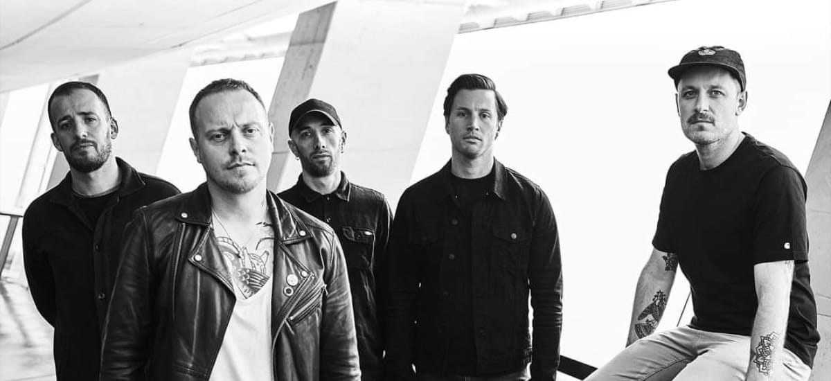 Sam Carter, vocalista do Architects, fala sobre preconceito e liberdade