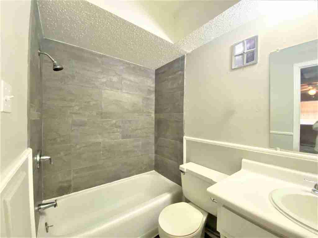 1906 N Broadway St., Moore, OK 73160 Oklahoma Red Door Property