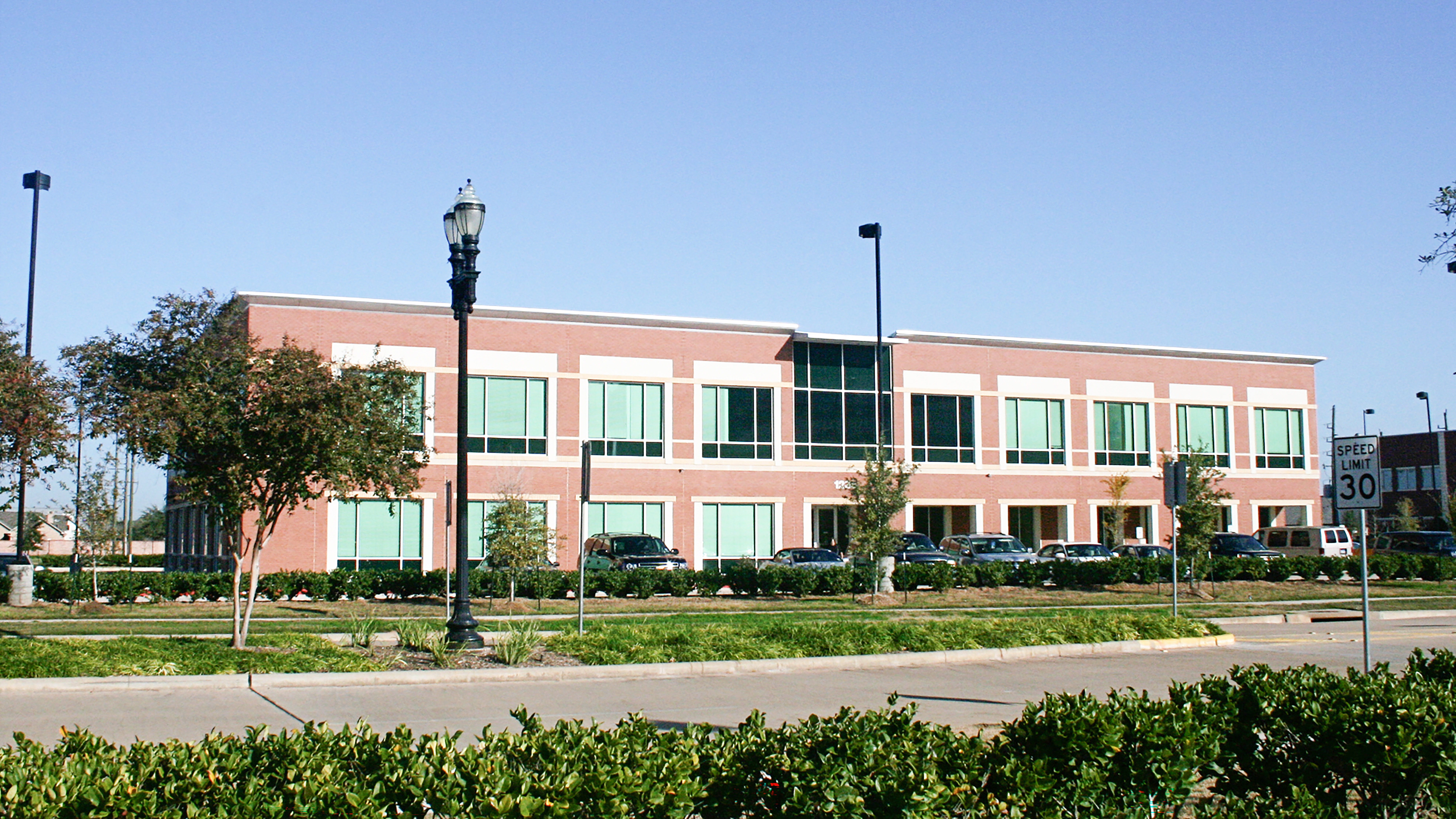 1235 Lake Pointe Parkway. Sugar Land, TX 77478 ICO Commercial