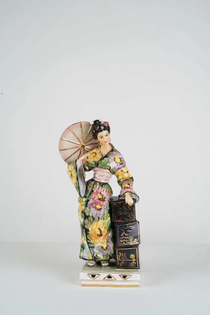 Italian Porcelain Statue kode 18.263