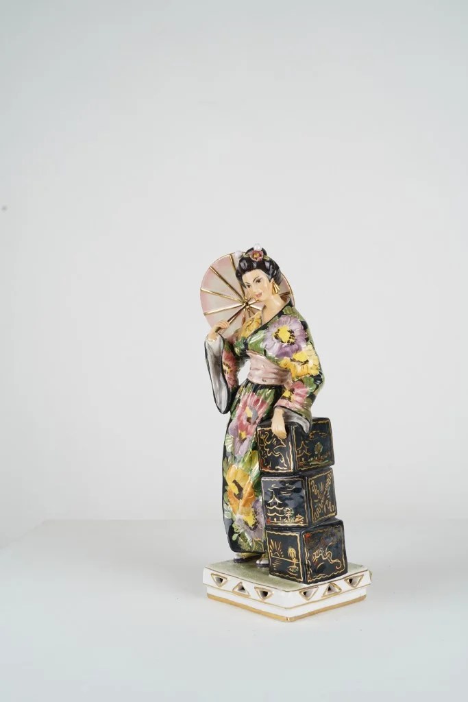 Italian Porcelain Statue kode 18.263