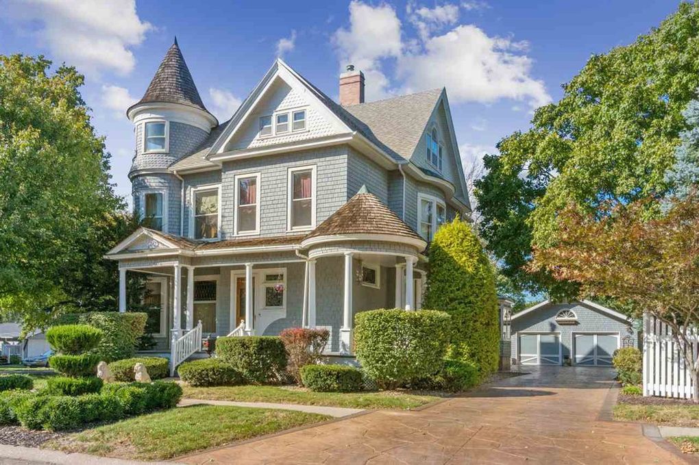 c.1895 Victorian For Sale w/ Turret in Washington IA Off Market OLD