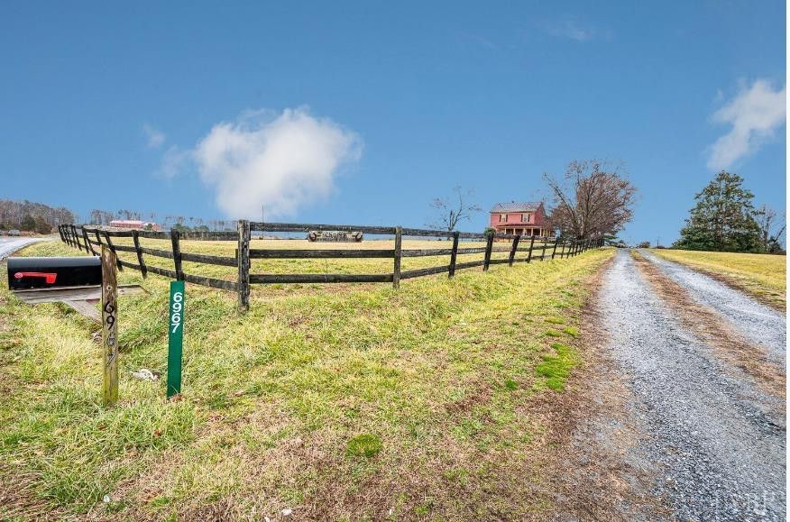 PreCivil War Farmhouse For Sale on 3 Acres in Red House VA 179,900