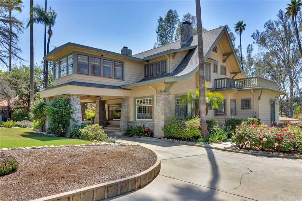 c.1908 Craftsman w/Carriage House and Pool on .91 Acre in Redlands CA