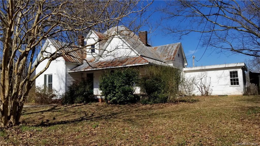 c.1910 Fixer Upper Farmhouse For Sale on 5.68 Acres in Statesville NC