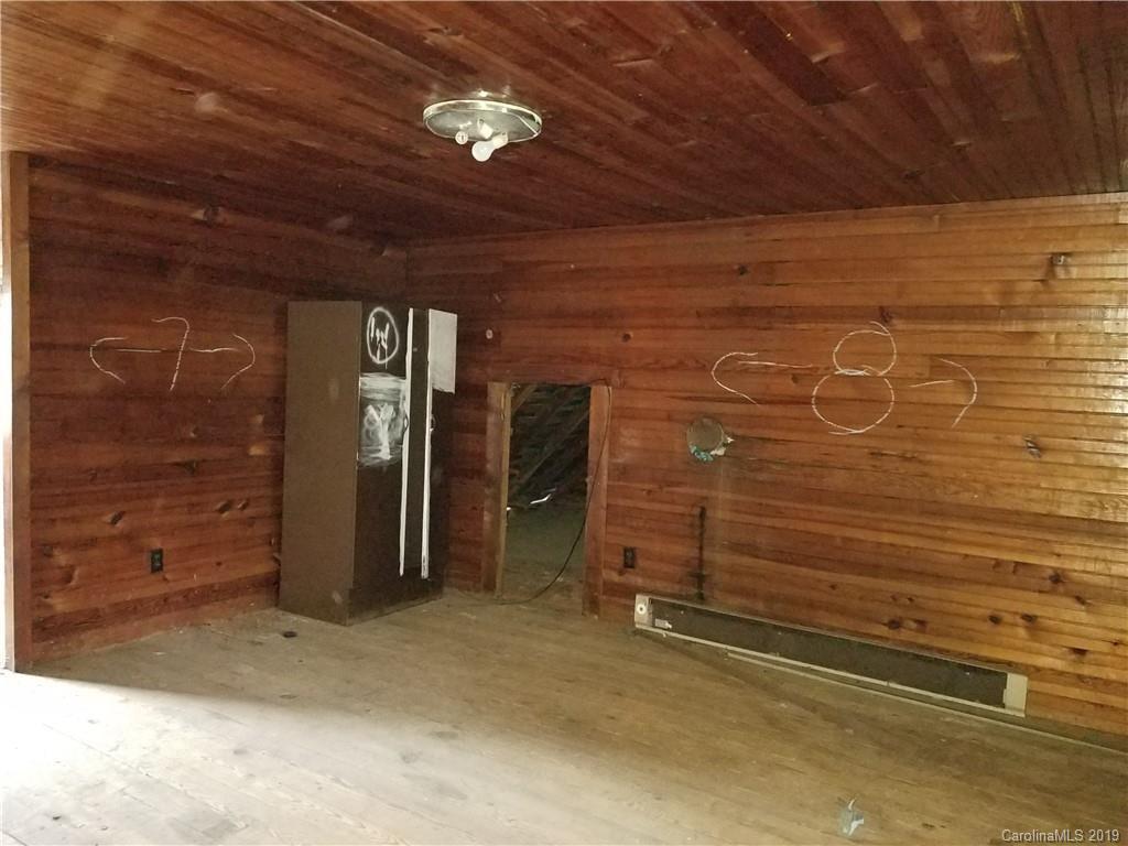 c.1910 Fixer Upper Farmhouse For Sale on 5.68 Acres in Statesville NC