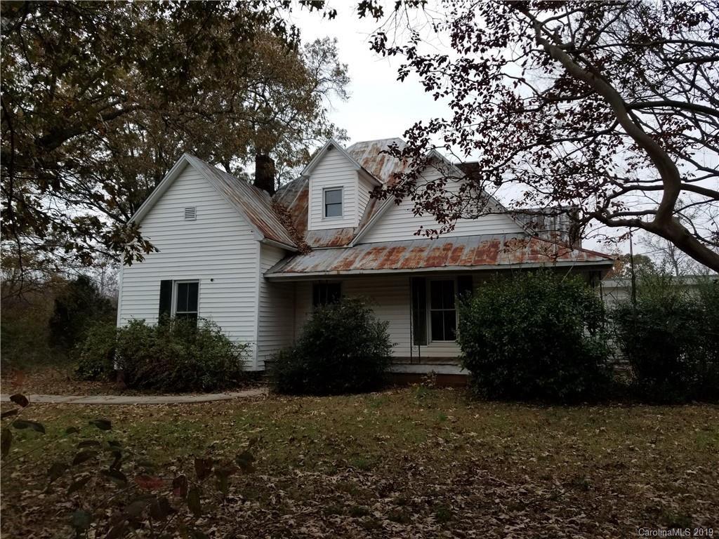 c.1910 Fixer Upper Farmhouse For Sale on 5.68 Acres in Statesville NC