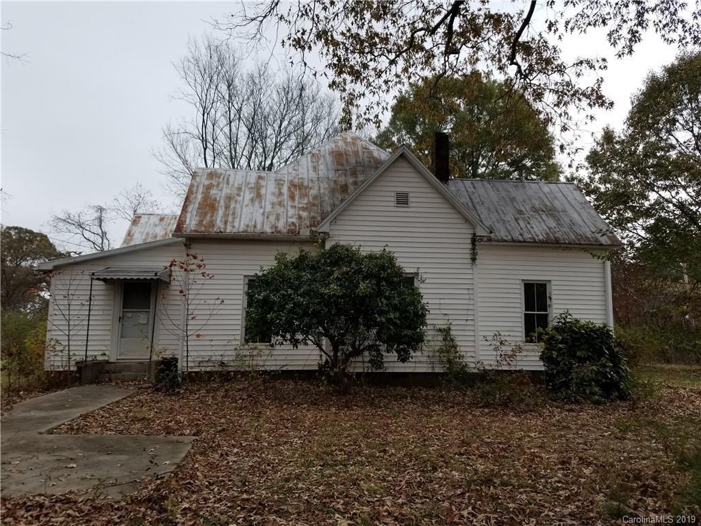c.1910 Fixer Upper Farmhouse For Sale on 5.68 Acres in Statesville NC