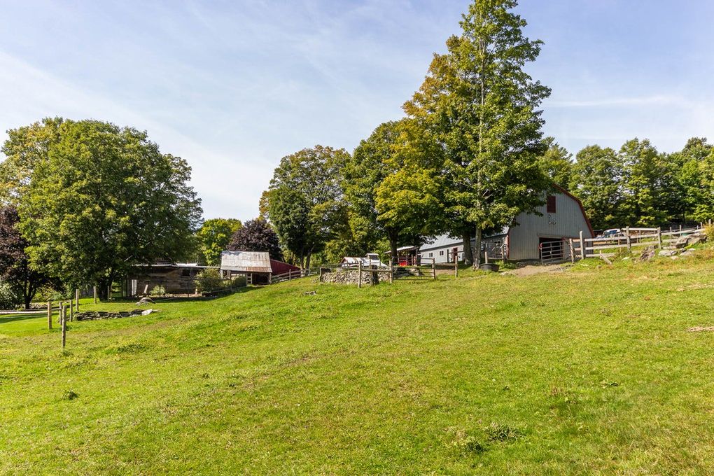 c.1820 SelfSufficient Vermont Farm For Sale on 26 Acres 495k Off