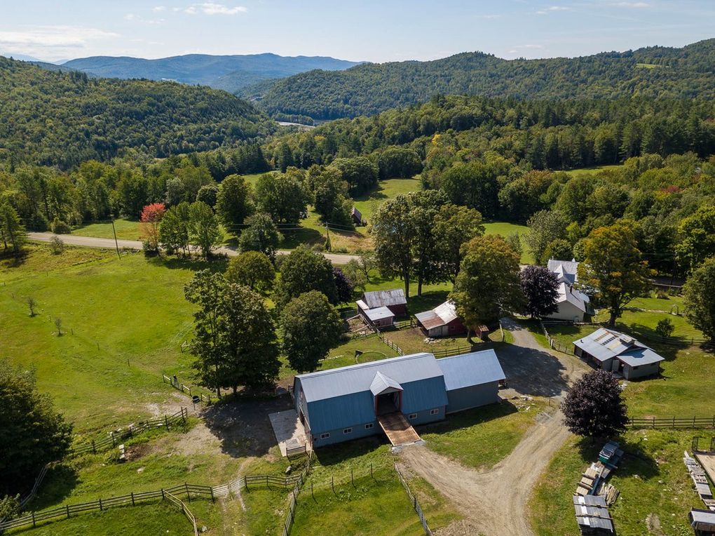 c.1820 SelfSufficient Vermont Farm For Sale on 26 Acres 495k Off