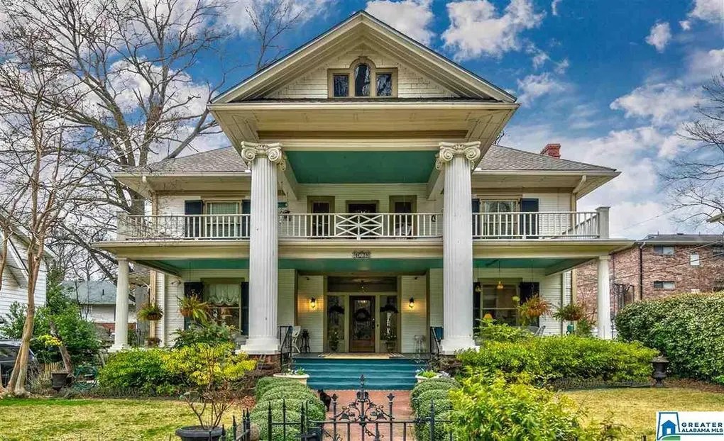 c.1903 AirBnB Greek Revival Historic Home Across From Glen Iris Park in