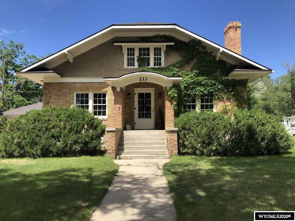 c.1927 Movein Ready Brick Craftsman Home on Corner Lot in Sinclair WY