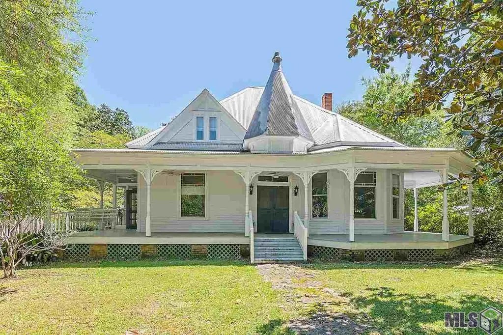 c.1890 Movein Ready Historic Victorian Cottage The Kilbourne House Wow in Clinton LA 375,000