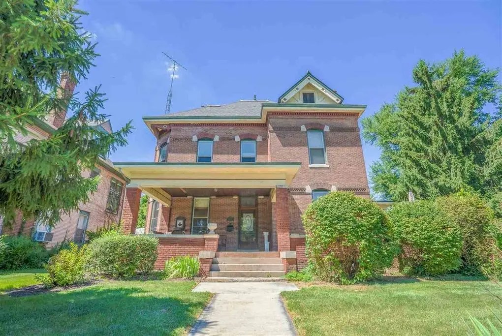 c.1875 Movein Ready Brick Home W/Original Woodwork Intact And Garage