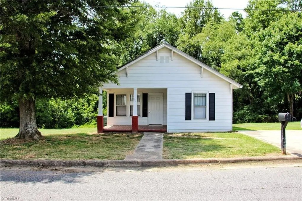 Under 75k Thursday c.1937 Starter Home in Eden NC 62,800 Sold