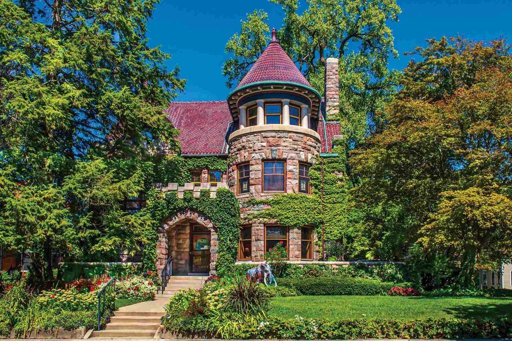 c.1905 RichardsonianRomanesque House For Sale in Historic District